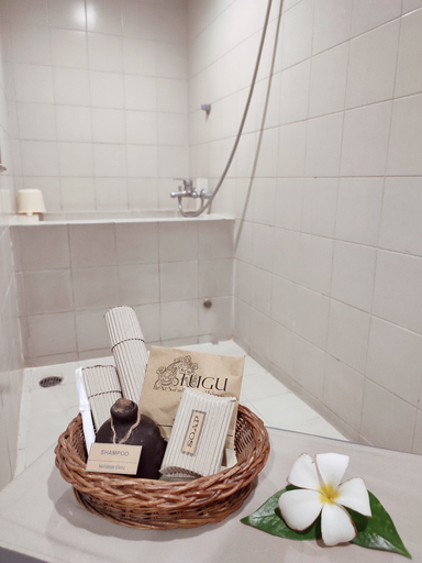 Bathroom 13