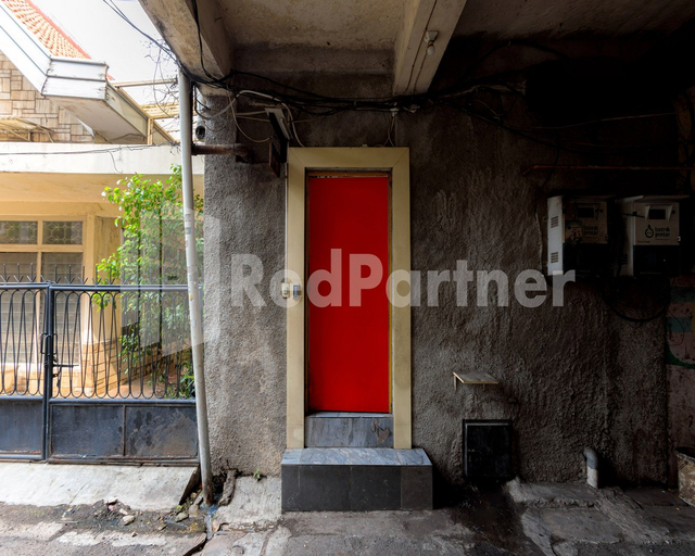 Exterior & Views 2, Ichiza Room RedPartner, West Jakarta