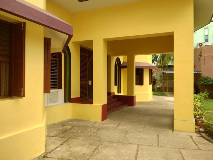 Exterior & Views