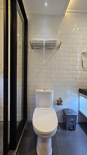 Bathroom 4