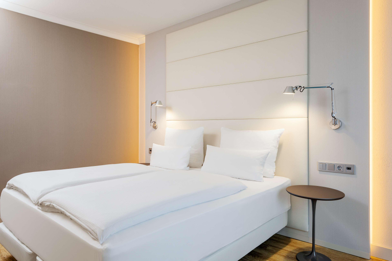 Bedroom 3, NH Berlin Alexanderplatz, Berlin