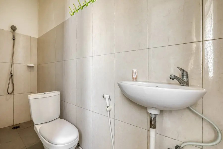 Bathroom 5, KoolKost @ Bypass Nusa Dua, Badung