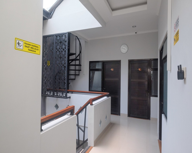 Others 5, DR Living Syariah Solo Mitra RedDoorz, Solo