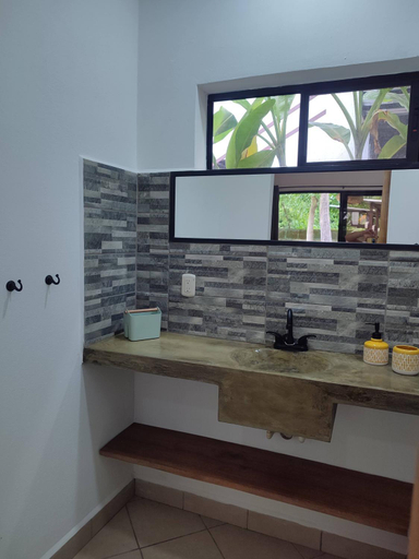 Bathroom 4, La Table de Apoyo, Masaya