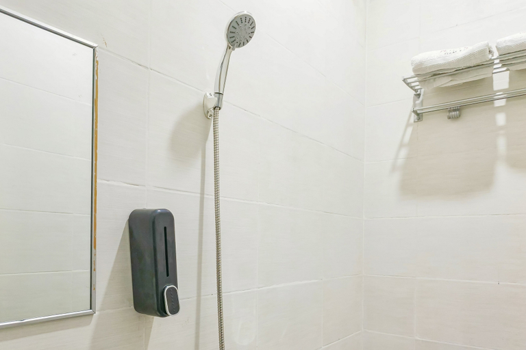 Bathroom 3, Urbanview Hotel Praoe Lajar Tegal, Tegal