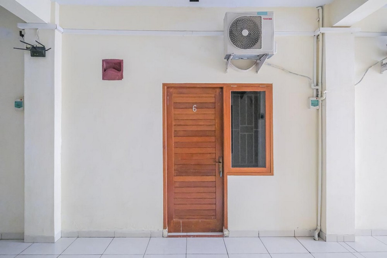 Exterior & Views 2, Maharani Guest House RedPartner @ Gatot Subroto Timur Denpasar, Denpasar