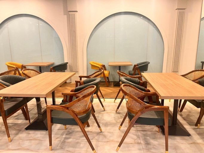 Food & Drinks 5, Flock Hotel I Golf Course Road Near Dlf Phase 1 Metro station I Gurgaon, Gurgaon