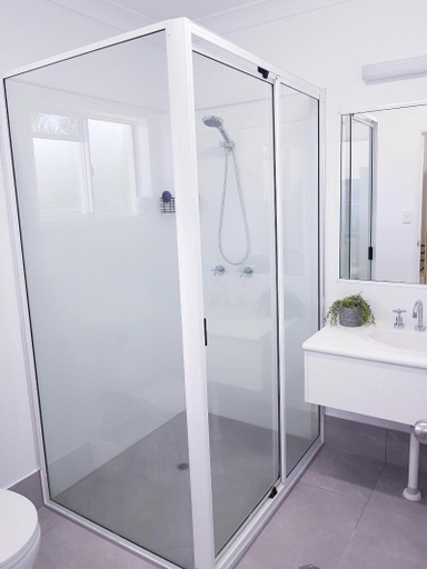 Bathroom 2, Mareeba Motor Inn, Mareeba