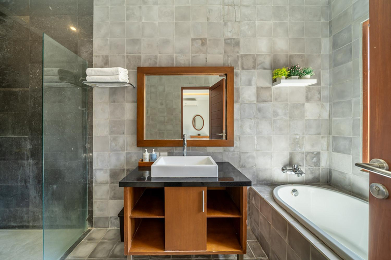 Bathroom 15