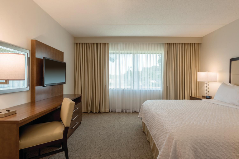 Bedroom 3, Embassy Suites by Hilton Milwaukee Brookfield, Waukesha