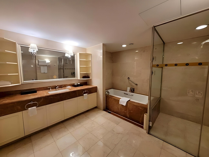 Bathroom 5, Koreana Hotel, Jung