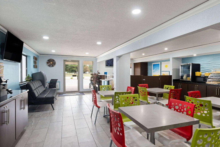 Public Area 2, Days Inn by Wyndham Miami, Ottawa