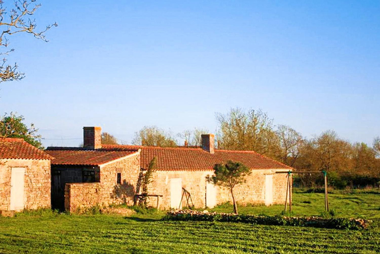 Others 5, Villa elegante a Saint-Cyr-en-Talmondais avec piscine privee, Vendée