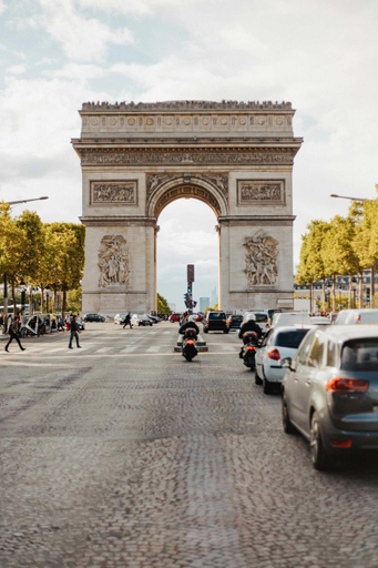 5, Modern Apartment Champs-Elysées - Saint Honoré, Paris