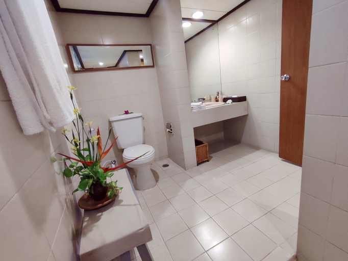 Bathroom 14