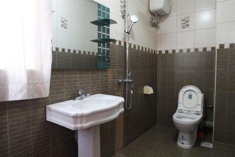 Bathroom 3, Hotel inter-tropics, Kampala