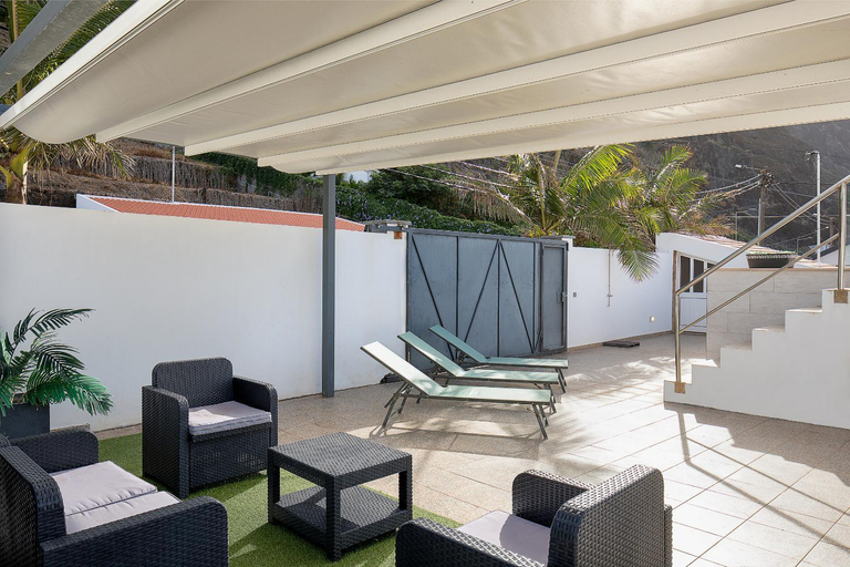 Others 2, villa com piscina entre o mar e as montanhas, Calheta