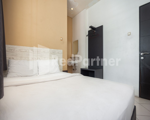 Bedroom 2, One 2 Residence near Slipi Jaya Mall Mitra RedDoorz, West Jakarta