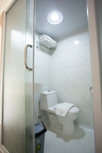 Bathroom 14