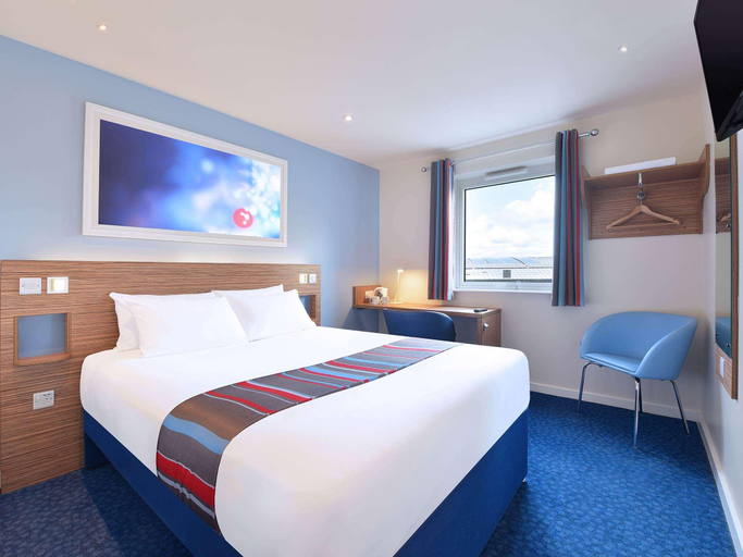 Bedroom 3, Travelodge London Raynes Park, London