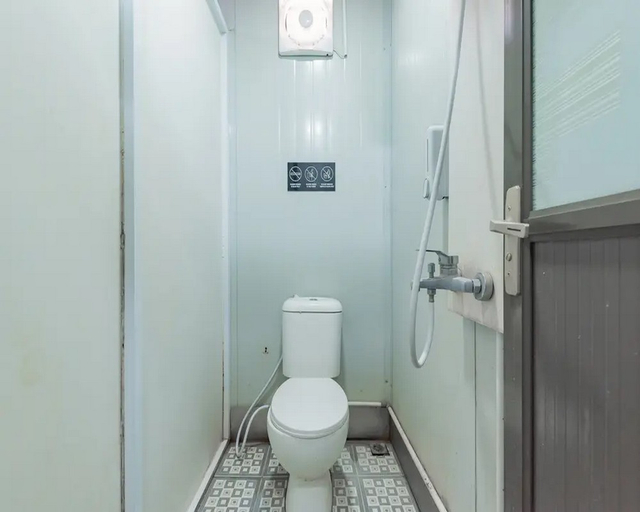 Bathroom 13