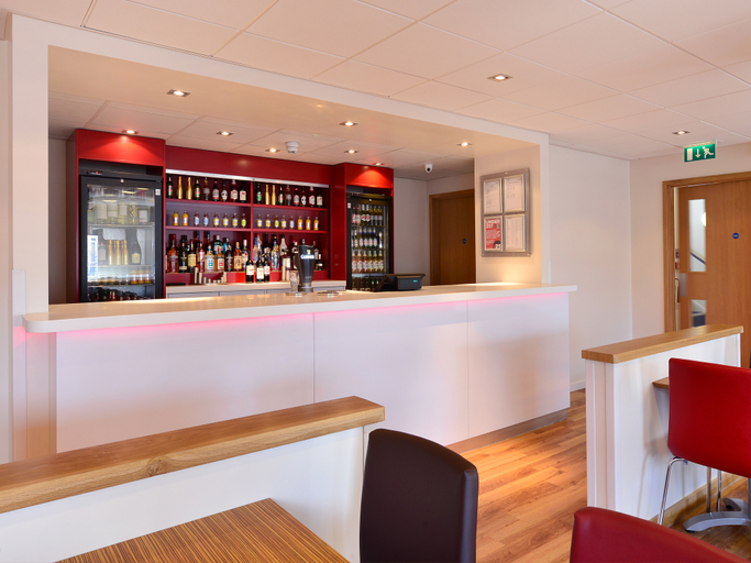 Food & Drinks 5, Travelodge London Raynes Park, London
