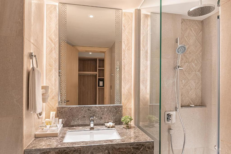 Bathroom 5, Henann Premier Coast Resort, Panglao
