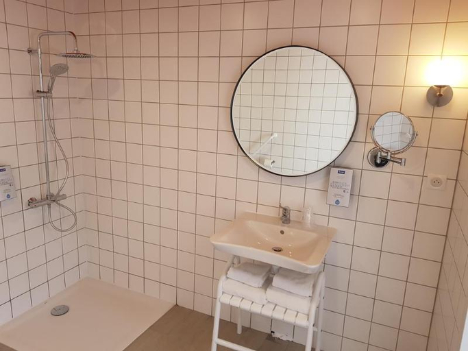 Bathroom 6