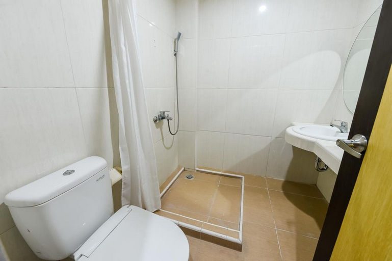 Bathroom 3, RedDoorz @ Brother Homestay Kupang, Kupang