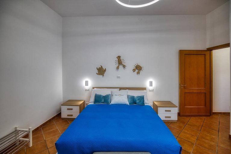 Others 5, Rosy's Room, Salerno