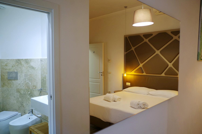 Bathroom 4, Suite Deal, Roma