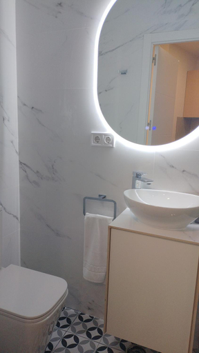Bathroom 3, Room Gran Via Apartments, Madrid
