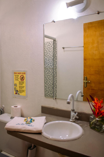 Bathroom, Sunset Jeri Flat ate 3x, Jijoca de Jericoacoara