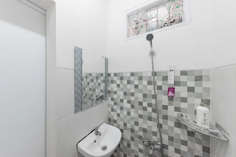 Bathroom 4, RedDoorz Syariah @ Jl. Candi Kalasan, Malang