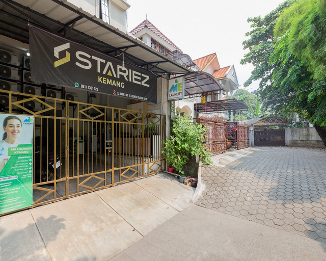 Exterior & Views 2, RedDoorz @ Stariez Kemang, South Jakarta