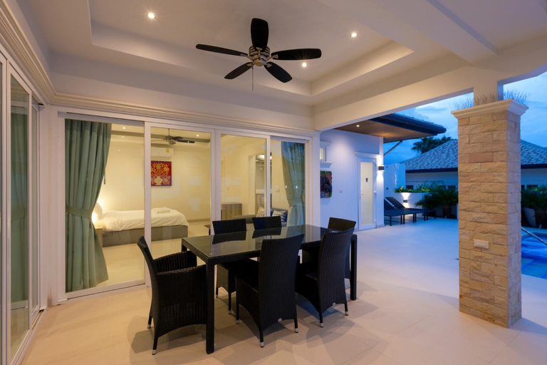 Dining Room 17