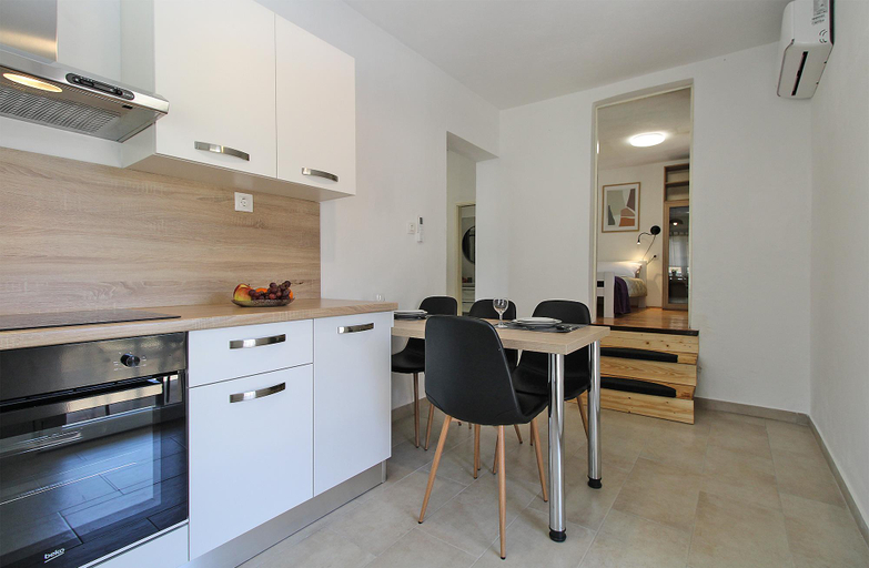 Others 4, Apartment 1365, Pula