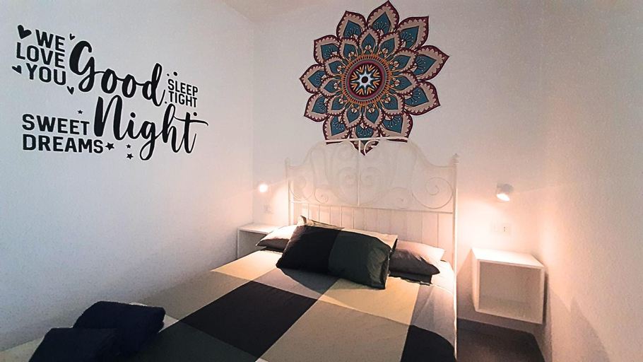 Bedroom, La stanza di Daria - un nido silenzioso nel cuore del centro storico, Napoli