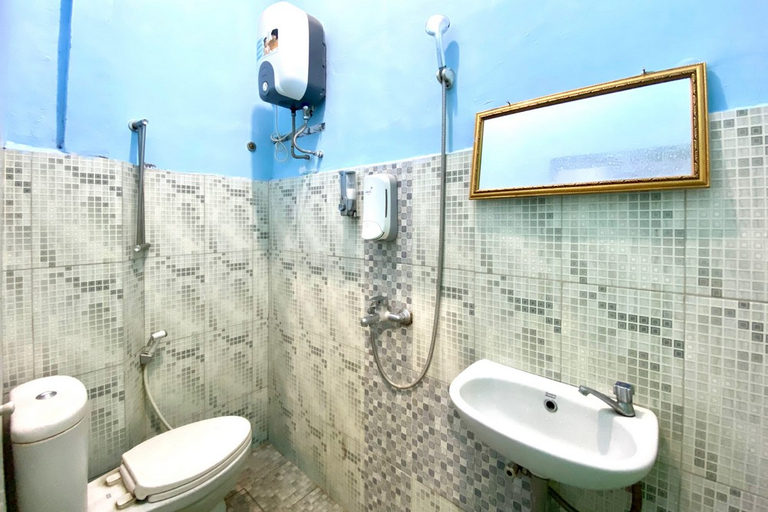 Bathroom 3, RedDoorz @ Star Hill Inn Syariah Tebing Tinggi, Tebing Tinggi