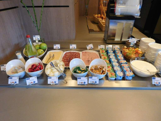 Food & Drinks
