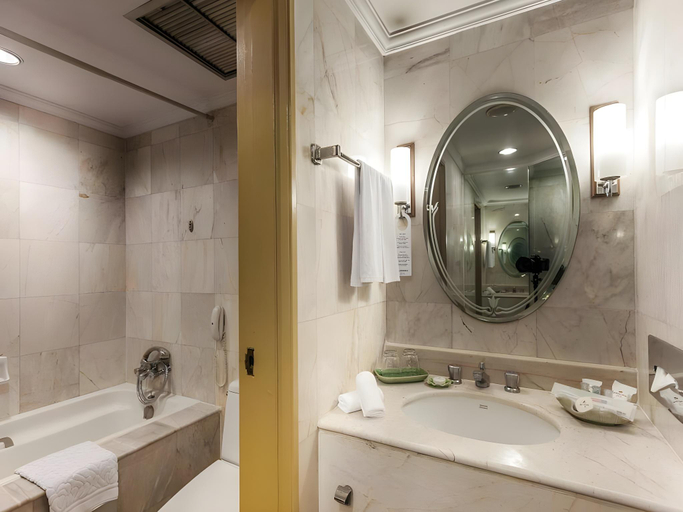 Bathroom 7