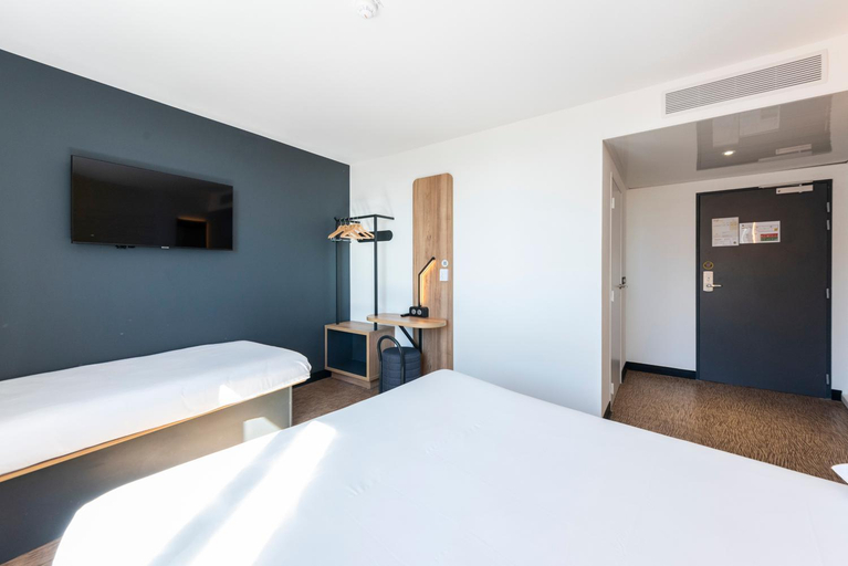 Bedroom 3, B&B HOTEL Nice Aeroport Arenas, Alpes-Maritimes