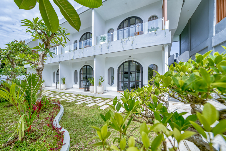 Exterior 5