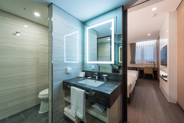 Bathroom 12