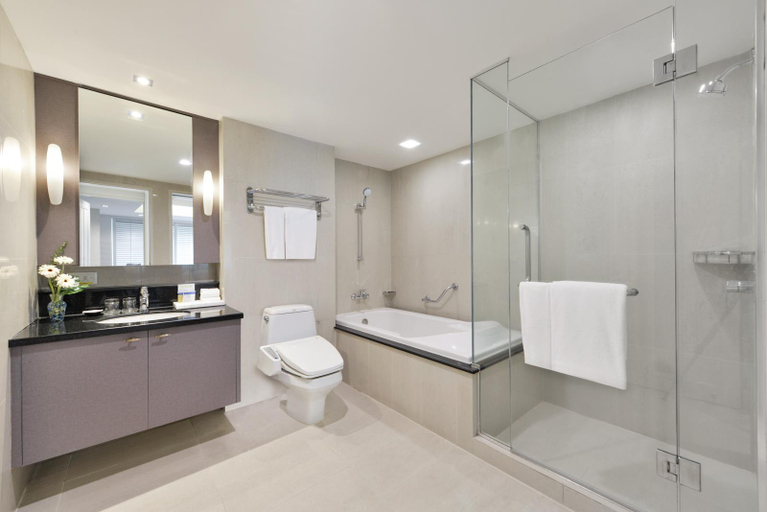 Bathroom 16