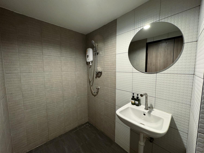 Bathroom 4