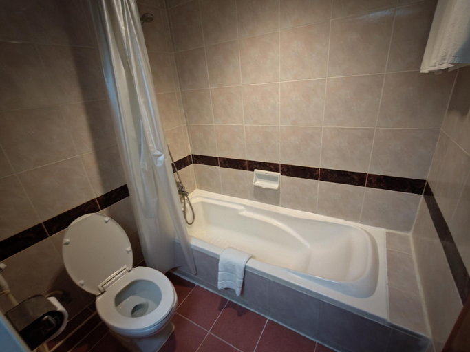 Bathroom 12