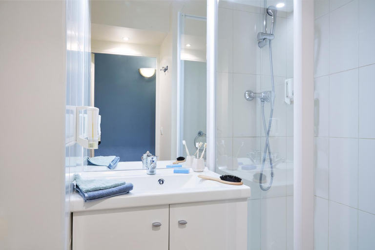 Bathroom 4, Aparthotel Adagio Access Paris Quai d'Ivry, Val-de-Marne