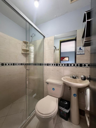 Bathroom 2, Hotel Laureles Home, Medellín