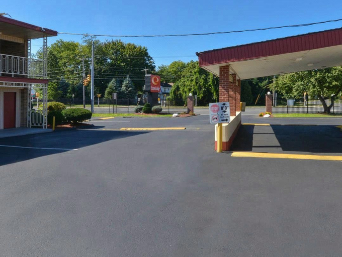 Public Area, Economy Inn, Hartford